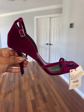 🚨24 Hour Sale 🚨Zara Fuchsia Velvet Platform Sandals with Ankle Strap